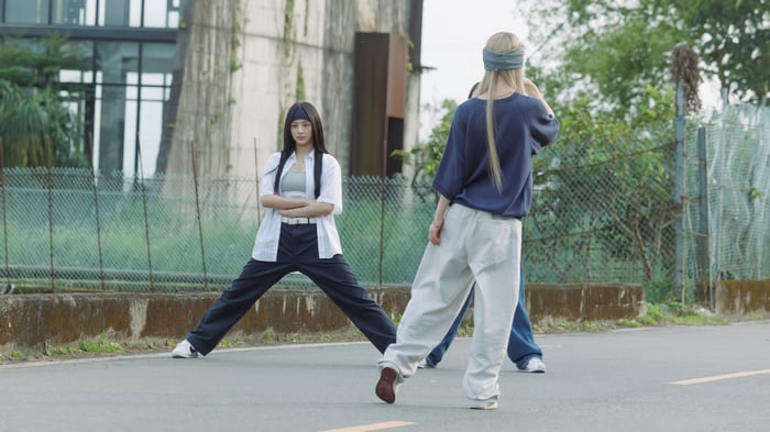 NewJeans Minji in "How Sweet" 4K