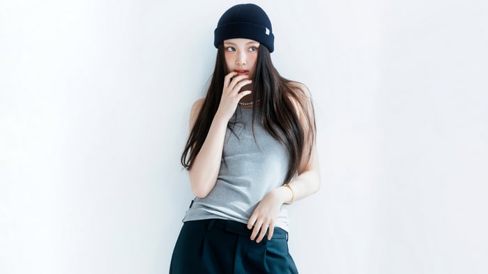Hyein from NewJeans wearing a beanie and tank top