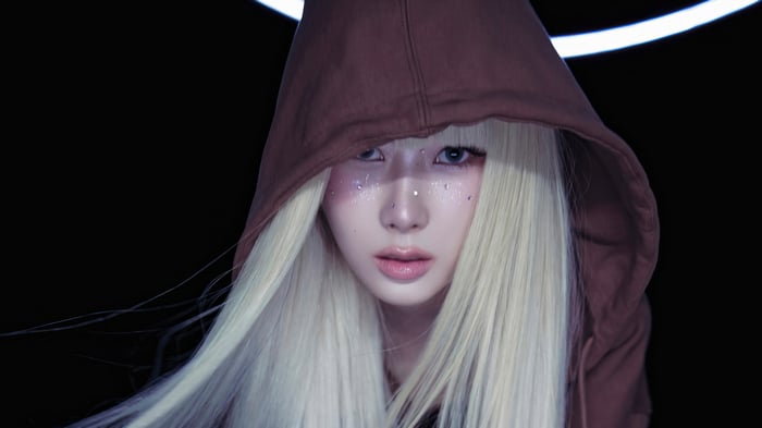 Giselle from Aespa wearing a brown hoodie
