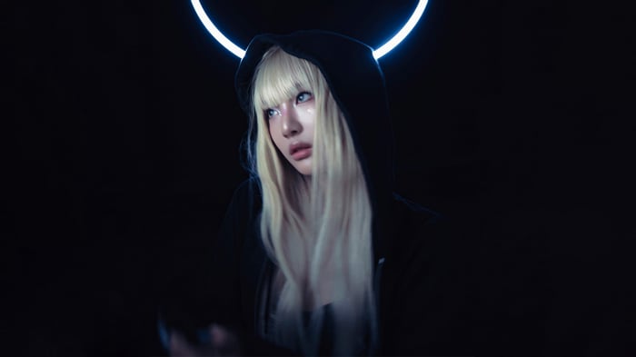 Ningning from Aespa with a neon halo
