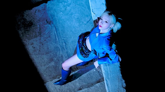 Winter from Aespa in blue outfit