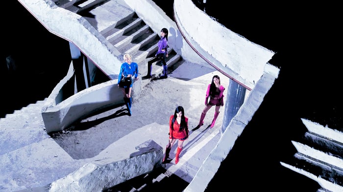 Aespa members on a concrete staircase