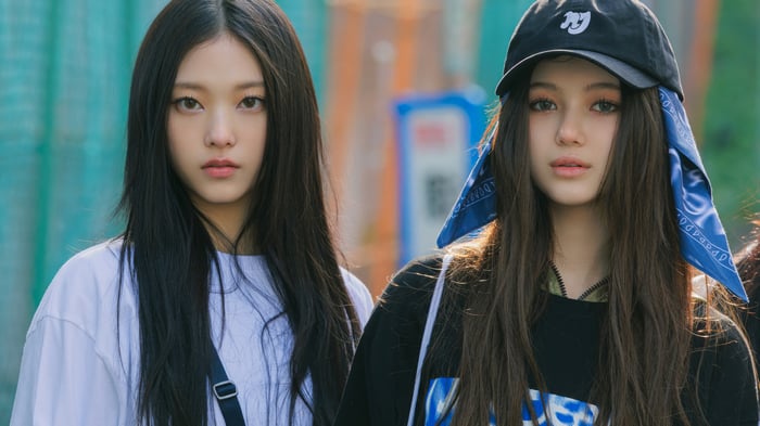 Haerin and Danielle from NewJeans in 4K