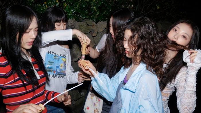 NewJeans members blowing bubble gum