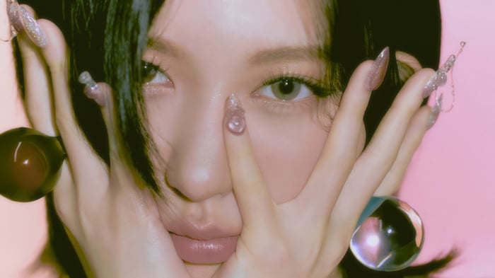 Gaeul from IVE with glitter nails and dark hair