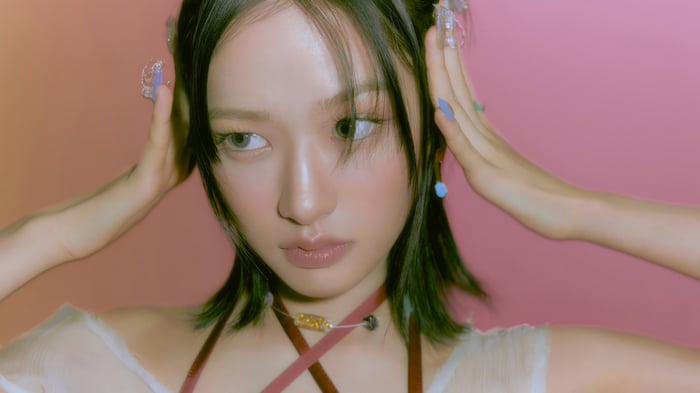 Yujin from IVE in 4K