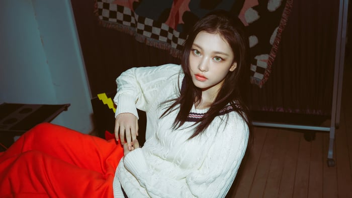 Haerin from NewJeans in "How Sweet" concept