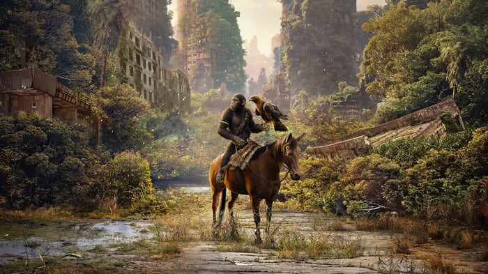 Noa on horseback with an eagle, Kingdom of the Planet of the Apes 4K
