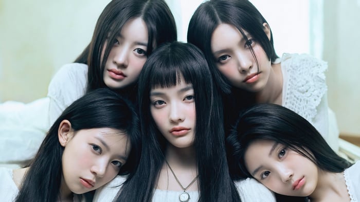 ILLIT Kpop group members Iroha, Wonhee, Moka, Minju, Yunah 4K