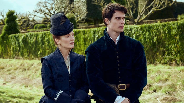 Julianne Moore and Nicholas Galitzine in Mary & George 4K