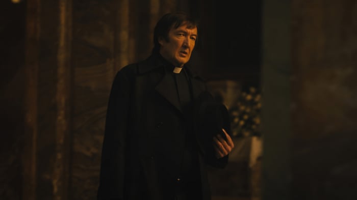 The First Omen Priest 4K