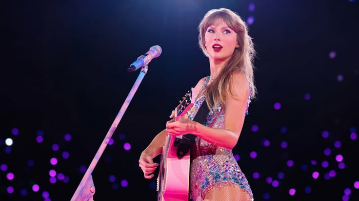 Taylor Swift performing on The Eras Tour in 4K