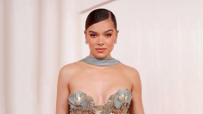 Hailee Steinfeld in a detailed gown