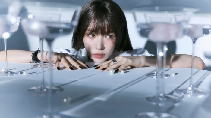 Wendy from Red Velvet with champagne glasses