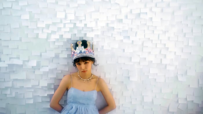 Wendy from Red Velvet wearing a crown