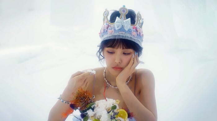 Wendy from Red Velvet wearing a crown