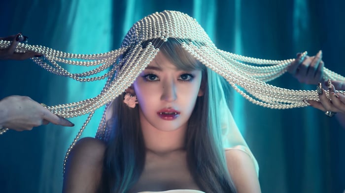 Sakura from LE SSERAFIM as a Vampire in 4K