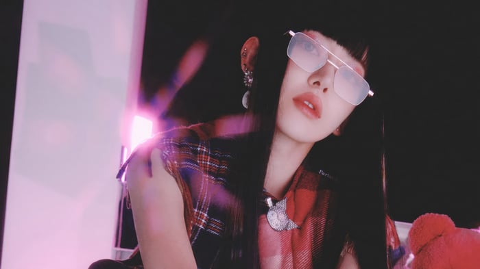 Sakura from LE SSERAFIM wearing glasses and plaid shirt