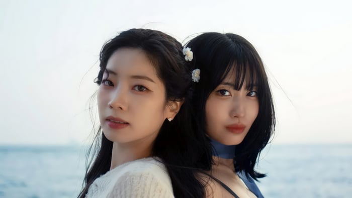 TWICE Dahyun and Momo 4K