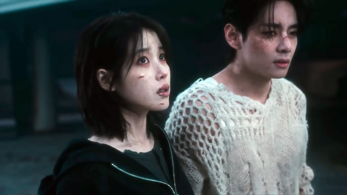 IU and V in 4K