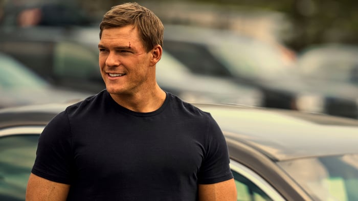 Alan Ritchson as Reacher in 4K