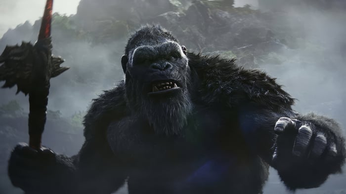 King Kong holding a weapon in Godzilla x Kong: The New Empire 4K