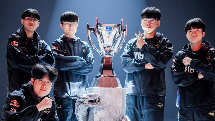 League of Legends team with trophy