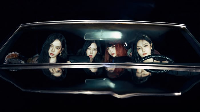 Aespa members in a car