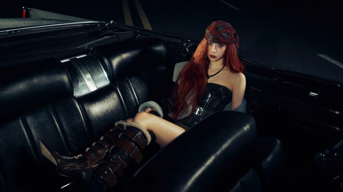 Winter from Aespa in a car