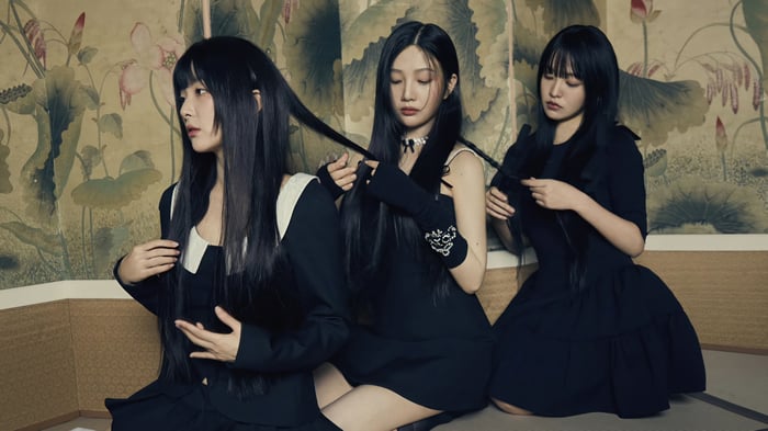 Red Velvet members Seulgi, Joy, and Yeri in "Chill Kill"