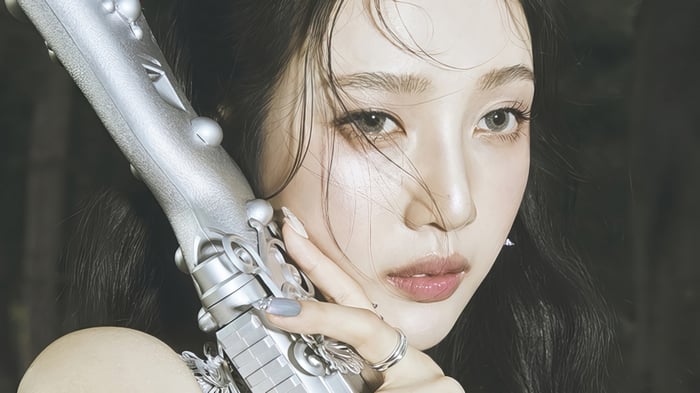 Red Velvet Joy with a silver prop