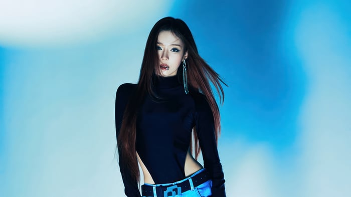 Winter from Aespa in a black turtleneck and blue jeans
