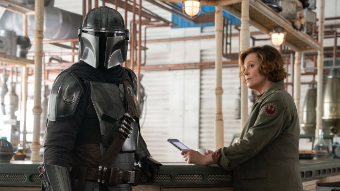 The Mandalorian and Sigourney Weaver in The Mandalorian & Grogu