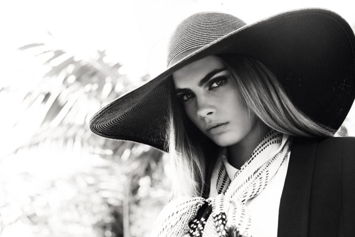Cara Delevingne in Black and White Sun Hat