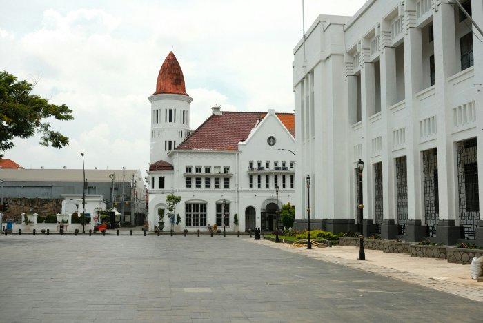 White Colonial Buildings and Plaza in Surabaya