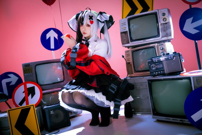 Cosplay of VTuber Shiori Novella