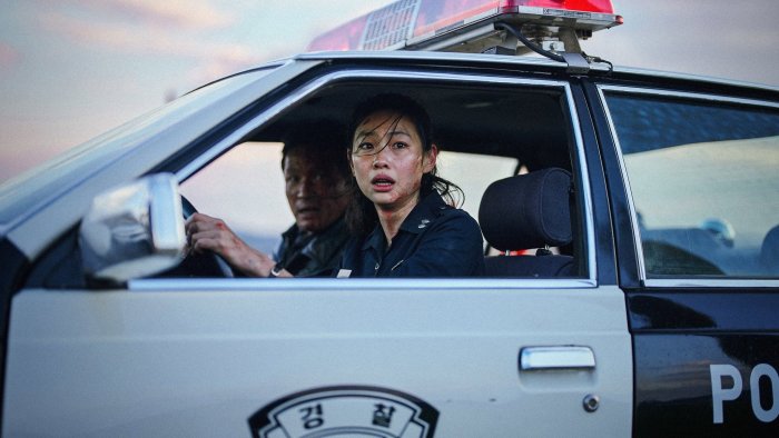 Jung Ho-yeon in a Police Car in Hope