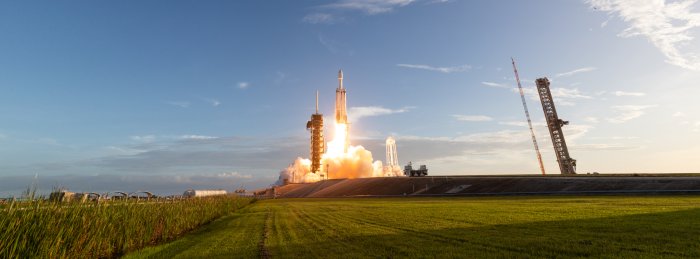 SpaceX Falcon Heavy Rocket Launching from Kennedy Space Center
