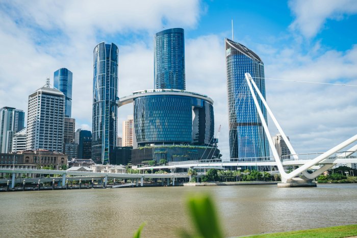 Brisbane city skyline with Kurilpa Bridge