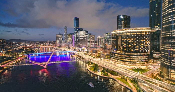 Brisbane skyline and bridge at night