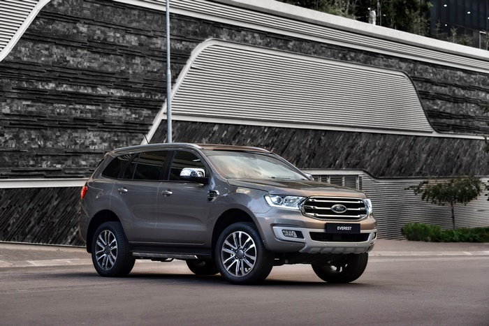 Silver Ford Everest SUV 4K