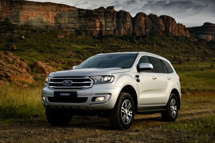 Silver Ford Everest SUV 4K
