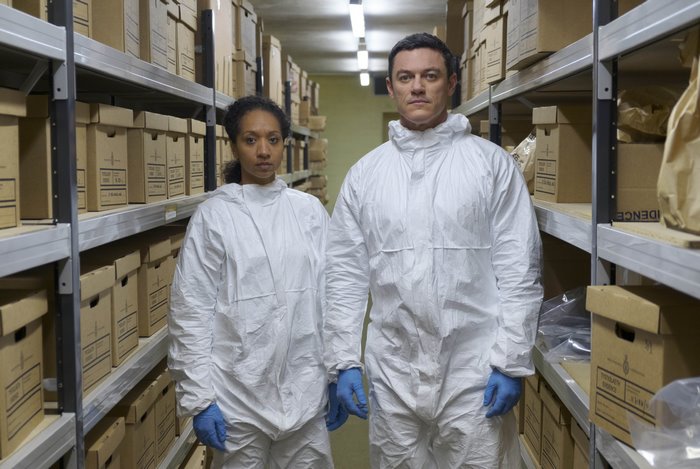 The Pembrokeshire Murders: Luke Evans and actress in evidence room