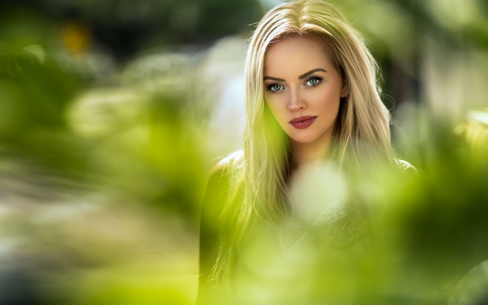 Woman with blonde hair and red lipstick