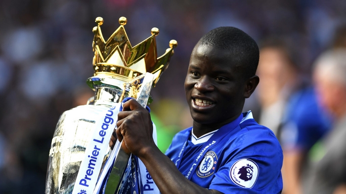 N'Golo Kanté holding Premier League trophy
