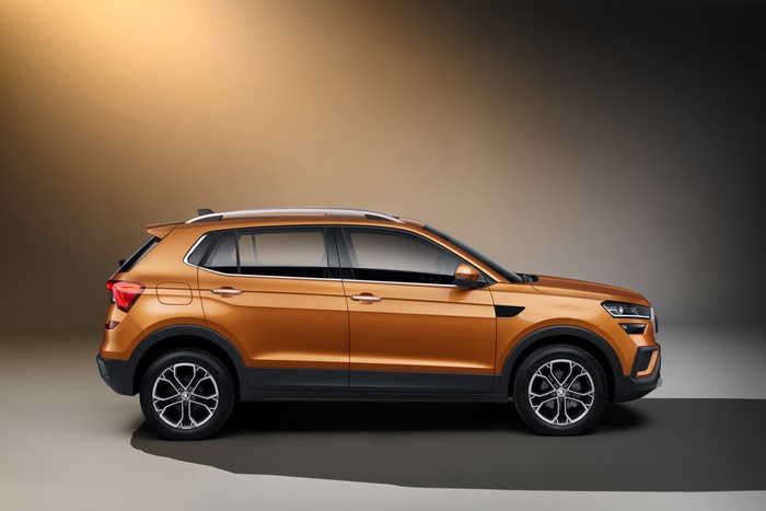 Orange Škoda Kushaq SUV