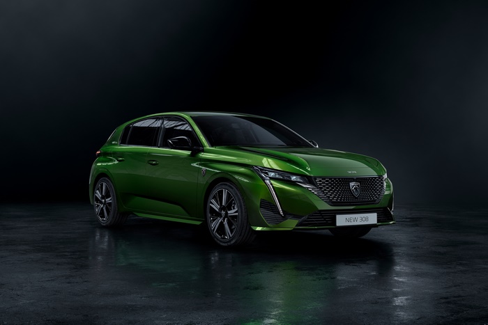Green Peugeot 308 4K