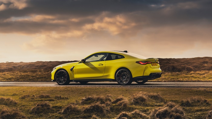 Yellow BMW M4 Competition Coupe 4K