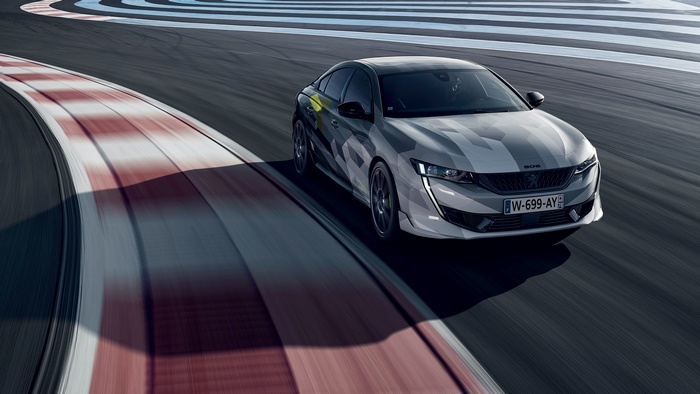 Peugeot 508 4K on a race track