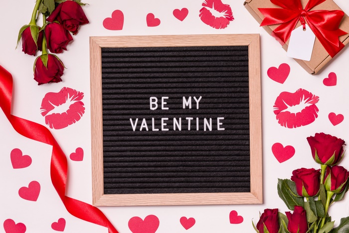 Valentines Day 4K with Roses and Gift